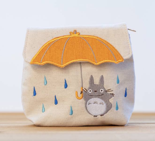 宮崎駿 龍貓刺繡造型化妝/收納包 台南好玩.日本商品.日本正版.日本代購.日本雜貨.龍貓娃娃.宮崎駿周邊商品.魔女宅急便.神隱少女.無臉男.霍爾移動城堡.波妞.史努比.角落生物.拼圖.Peko牛奶妹.迪士尼.