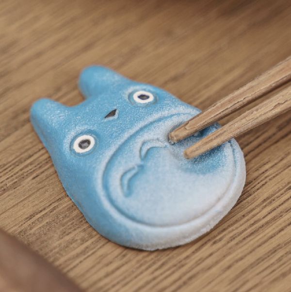 『日本製』宮崎駿 龍貓 信樂燒手工窯燒 筷架 台南好玩.日本商品.日本正版.日本代購.日本雜貨.龍貓娃娃.宮崎駿周邊商品.魔女宅急便.神隱少女.無臉男.霍爾移動城堡.波妞.史努比.角落生物.拼圖.Peko牛奶妹.迪士尼