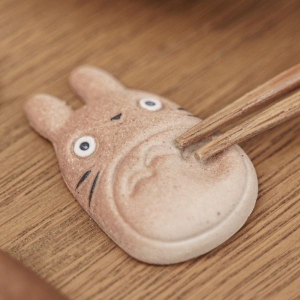 『日本製』宮崎駿 龍貓 信樂燒手工窯燒 筷架 台南好玩.日本商品.日本正版.日本代購.日本雜貨.龍貓娃娃.宮崎駿周邊商品.魔女宅急便.神隱少女.無臉男.霍爾移動城堡.波妞.史努比.角落生物.拼圖.Peko牛奶妹.迪士尼