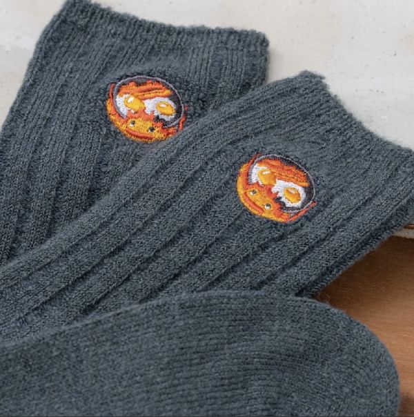 宮崎駿 霍爾移動城堡 羊毛羅紋 中筒襪 台南好玩.日本商品.日本正版.日本代購.日本雜貨.龍貓娃娃.宮崎駿周邊商品.魔女宅急便.神隱少女.無臉男.波妞.史努比.角落生物.蠟筆小新.拼圖.Peko牛奶妹.迪士尼