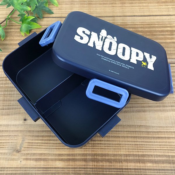 『日本製』PEANUTS史努比/SNOOPY 4邊扣環 大容量便當盒 台南好玩.日本商品.日本正版.日本代購.日本雜貨.龍貓娃娃.宮崎駿周邊商品.魔女宅急便.神隱少女.無臉男.霍爾移動城堡.波妞.史努比.角落生物.拼圖.Peko牛奶妹.迪士尼