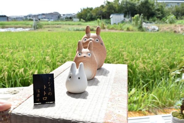 『日本製』宮崎駿 龍貓 信樂燒手工窯燒 擺飾 台南好玩.日本商品.日本正版.日本代購.日本雜貨.龍貓娃娃.宮崎駿周邊商品.魔女宅急便.神隱少女.無臉男.霍爾移動城堡.波妞.史努比.角落生物.拼圖.Peko牛奶妹.迪士尼
