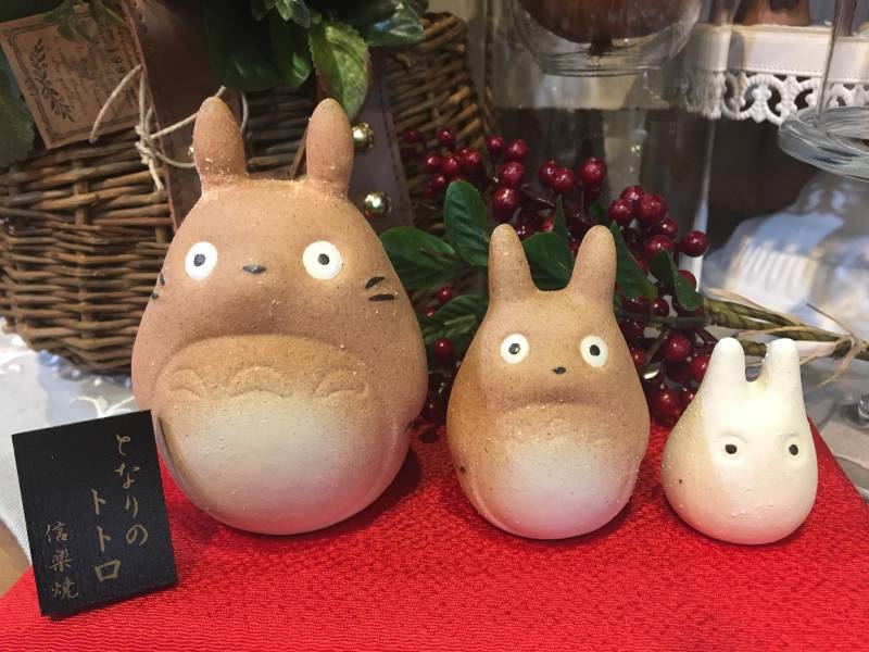 『日本製』宮崎駿 龍貓 信樂燒手工窯燒 擺飾 台南好玩.日本商品.日本正版.日本代購.日本雜貨.龍貓娃娃.宮崎駿周邊商品.魔女宅急便.神隱少女.無臉男.霍爾移動城堡.波妞.史努比.角落生物.拼圖.Peko牛奶妹.迪士尼