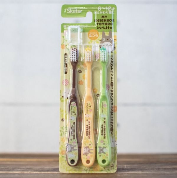 宮崎駿 龍貓 6~12歲專用牙刷3入 台南好玩.日本商品.日本正版.日本代購.日本雜貨.龍貓娃娃.宮崎駿周邊商品.魔女宅急便.神隱少女.無臉男.霍爾移動城堡.波妞.史努比.角落生物.拼圖.Peko牛奶妹.迪士尼
