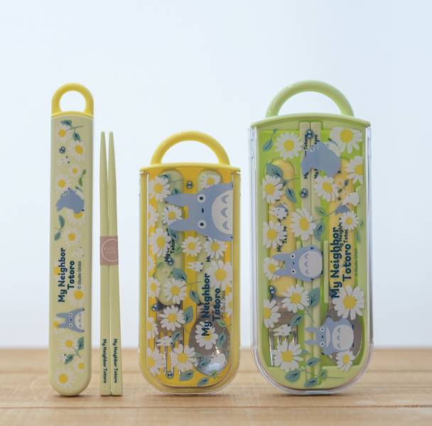 『日本製 』宮崎駿 龍貓 攜帶式滑蓋環保餐具3件組 台南好玩.日本商品.日本正版.日本代購.日本雜貨.龍貓娃娃.宮崎駿周邊商品.魔女宅急便.神隱少女.無臉男.霍爾移動城堡.波妞.史努比.角落生物.拼圖.Peko牛奶妹.迪士尼