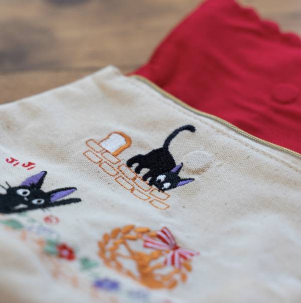 宮崎駿 魔女宅急便刺繡造型 化妝包/收納包 台南好玩.日本商品.日本正版.日本代購.日本雜貨.龍貓娃娃.宮崎駿周邊商品.魔女宅急便.神隱少女.無臉男.霍爾移動城堡.波妞.史努比.角落生物.拼圖.Peko牛奶妹.迪士尼.