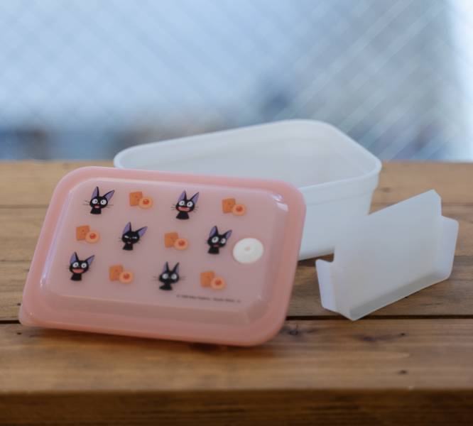 宮崎駿 魔女宅急便造型密封保鮮盒/便當盒-450ml 台南好玩.日本商品.日本正版.日本代購.日本雜貨.龍貓娃娃.宮崎駿周邊商品.魔女宅急便.神隱少女.無臉男.霍爾移動城堡.波妞.史努比.角落生物.拼圖.Peko牛奶妹.迪士尼.