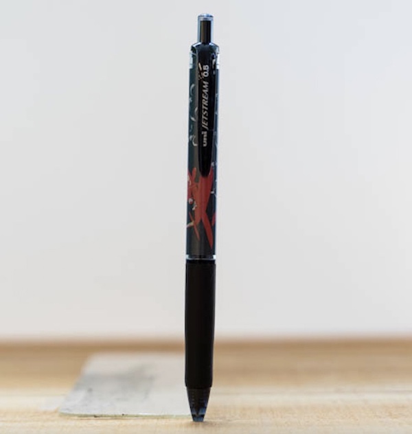 『日本製』宮崎駿 紅豬三菱0.5mm油性黑色原子筆 台南好玩.日本商品.日本正版.日本代購.日本雜貨.龍貓娃娃.宮崎駿周邊商品.魔女宅急便.神隱少女.無臉男.霍爾移動城堡.波妞.史努比.角落生物.拼圖.Peko牛奶妹.迪士尼.