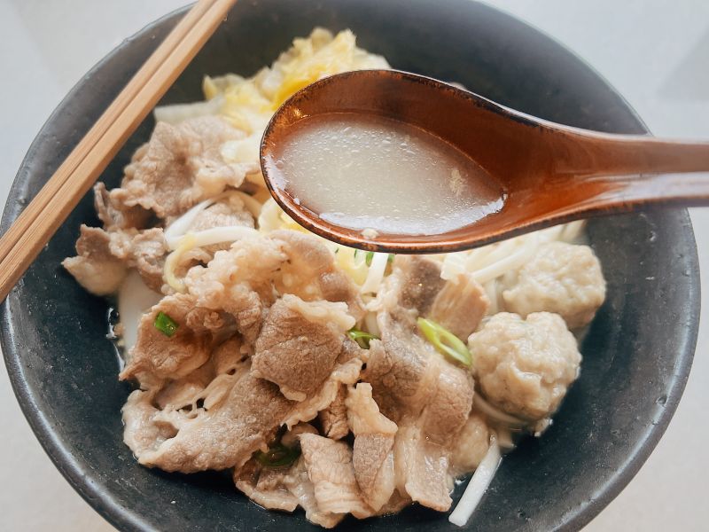 【時寓Ｘ胭脂】酸白菜炭香雙湯牛肉麵 (2入) 