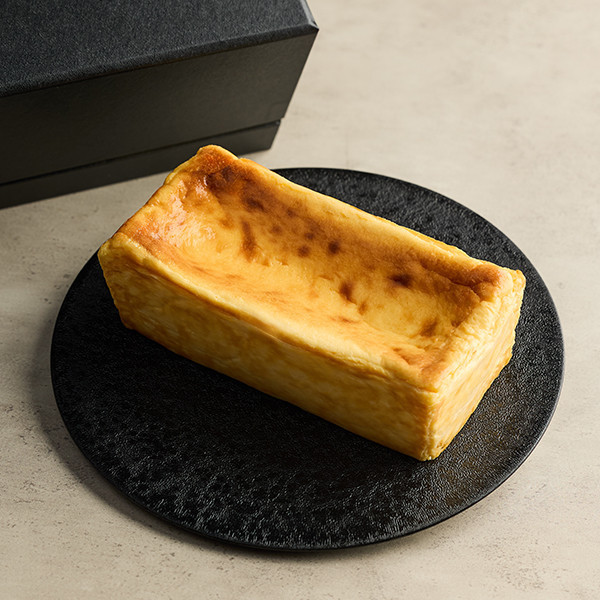 Ukai 北海道生乳酪蛋糕 北海道生乳捲, Hokkaido Roll Cake, 生乳捲, 北海道甜點, 北海道奶霜, 生乳蛋糕, 生乳捲推薦, 冷凍蛋糕, 精緻甜點, 下午茶蛋糕, 中秋蛋糕, 節慶蛋糕, 宅配甜點, 入口即化甜點, 乳酪蛋糕推薦, 送禮甜點, 節慶送禮, 蛋糕禮盒, 企業送禮, 送禮推薦, 創意蛋糕, 手工甜點, 高級甜點, 日式甜點, 十勝奶霜, 四葉乳酪, 奶香蛋糕, 精緻糕點, 團購甜點