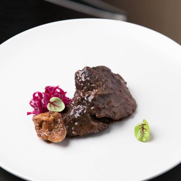 紅酒燉澳洲和牛頰佐無花果 