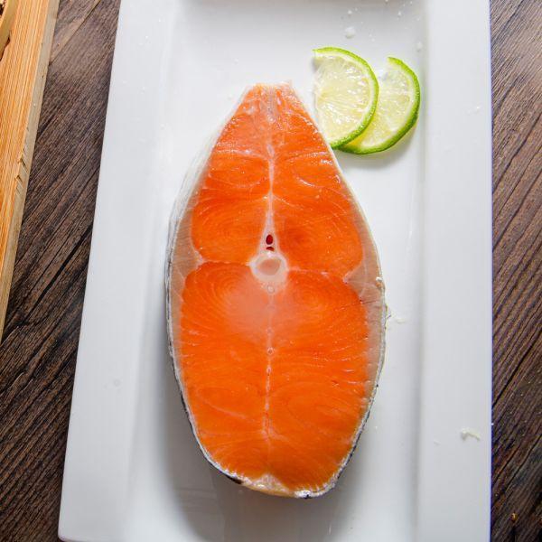 鮮嫩智利鮭魚220G(共5包)免運組 智利鮭魚、厚切鮭魚排、冷凍鮭魚、鮭魚宅配、鮭魚推薦、鮭魚排料理、氣炸鮭魚、香煎鮭魚、高油脂鮭魚、Omega-3 鮭魚、冷凍海鮮、厚切魚排