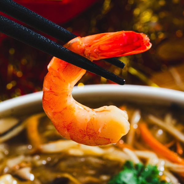 八珍海鮮魚翅羹750g 八珍海鮮魚翅羹以古法慢燉熬製,白菜、魚翅、蝦仁、海灣貝、香菇、豬肉絲（台灣）、蟲草花、金針菇、滑子菇、木耳絲、竹筍絲