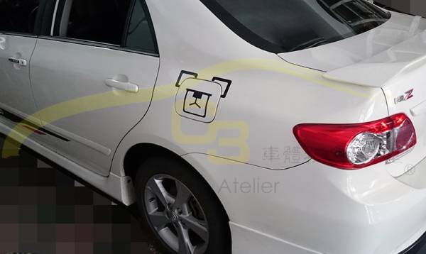 冏熊 油箱蓋貼紙 油箱蓋貼,熊,車貼,油箱蓋,冏熊,車身貼,防水,造型車貼,車身膜,方型油箱蓋,汽車貼紙,獨家設計