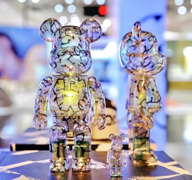 現貨 BE@RBRICK JIMMY CHOO 100％ & 400％ 庫柏力克熊,bearbrick,凱斯哈林8代,巴斯奇亞,安迪沃荷,
SPACE SHUTTLE,太空梭,CYCLOPS WIGGUM,辛普森,be@rbrick,jimmy choo