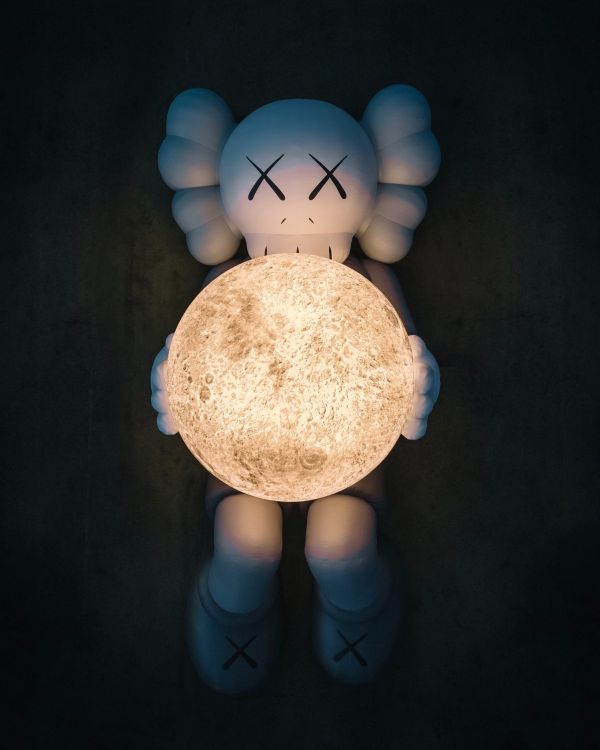 Kaws:Holiday Shanghai 公仔 中秋 月亮 