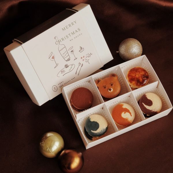 6入胖卡龍 耶誕限定禮盒 ( 12 / 02 寄出) 韓式,厚餡馬卡龍,胖卡龍,台南馬卡龍,伴手禮,台灣伴手禮,新光三越,烤布蕾,萬聖節甜點,萬聖節,甜點禮,團購甜點,台中禮盒,耶誕禮盒,聖誕禮盒,聖誕禮物