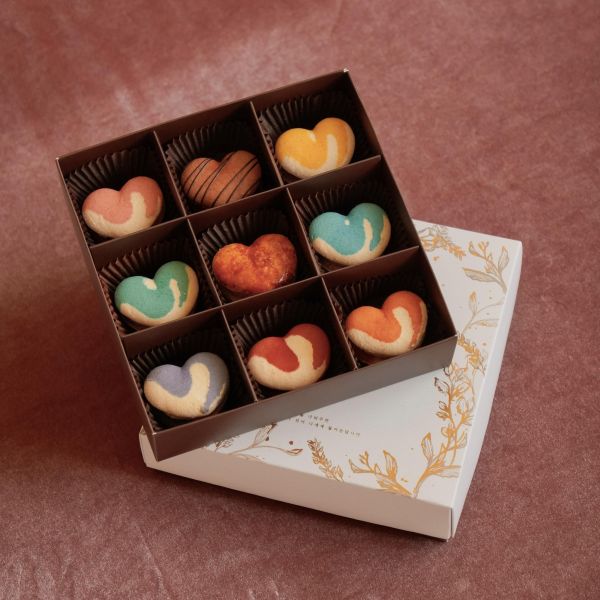 9入綜合胖卡龍禮盒（ 03 / 24寄出 ） 胖卡龍,烤布蕾,韓國馬卡龍,韓國胖卡龍,馬卡龍禮盒,宅配甜點,台南甜點,伴手禮,台南美食,滿月禮盒,喜餅