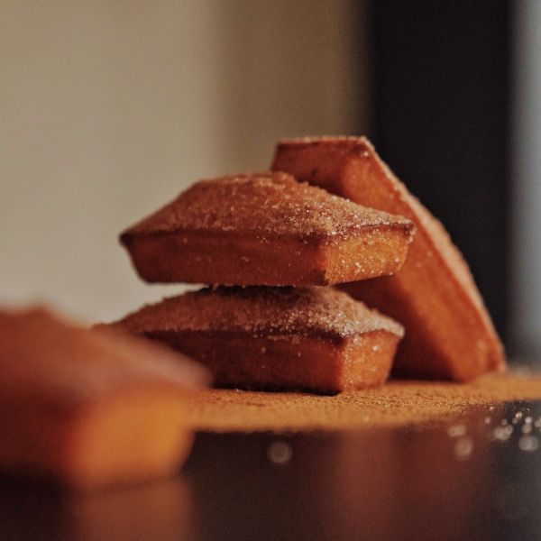 10入綜合費南雪禮盒（ 12 / 02 寄出 ） 費南雪,甜點禮盒,金磚蛋糕,費南雪專賣店,韓國甜點,法式甜點,台南美食,台南甜點,韓國,宅配甜點,台南伴手禮,費南雪禮盒,新光三越禮盒,彌月禮盒,費南雪禮盒,台北費南雪,中秋禮盒