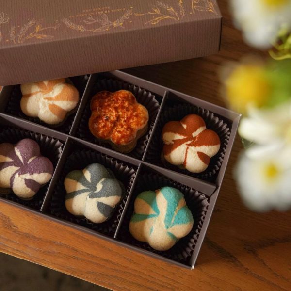 6入花朵胖卡龍禮盒（ 05 / 12 寄出 ） 韓式,厚餡馬卡龍,胖卡龍,台南馬卡龍,伴手禮,台灣伴手禮,新光三越,烤布蕾,團購甜點,母親節禮盒,伴手禮,造型馬卡龍