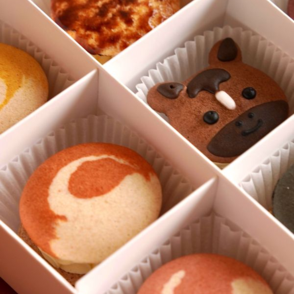 特斯拉專區（隨盒贈TOT月曆）9入胖卡龍 新年限定禮盒（01/27寄出） 韓式,厚餡馬卡龍,胖卡龍,台南馬卡龍,伴手禮,台灣伴手禮,新光三越,烤布蕾,新年禮盒,新年送禮,馬卡龍禮盒,甜點禮盒,精品禮盒