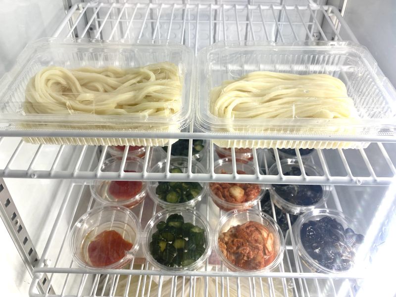 大嶼四國烏龍麵-2樓22攤 日本四國,讚歧烏龍麵,新鮮現做,每日現做,咖哩飯,咖哩烏龍麵,唐揚雞,天麩羅,牛番茄梅子漬,日本柚子蘿蔔漬,小黃瓜淺漬,川耳胡麻風味,澎湖七美大透抽炸物