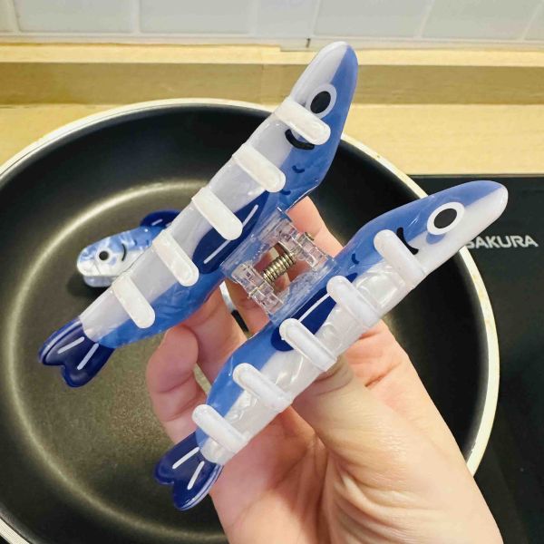 沙丁魚夾 你才奇怪,沙丁魚鯊魚夾,沙丁魚夾,個性抓夾,創意手握夾,後腦勺抓夾,卡通鯊魚夾,趣味馬尾夾,夾換裡物,聖誕禮物