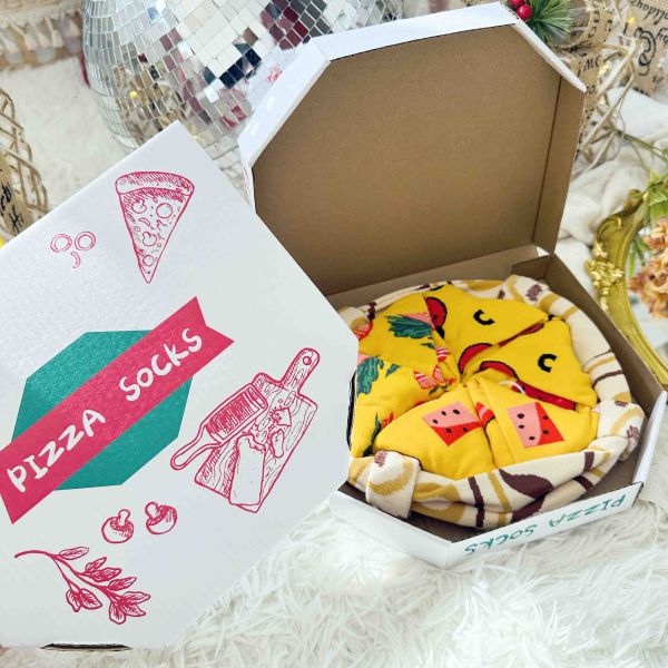 披薩襪子禮盒 你才奇怪,披薩造型襪子禮盒,披薩盒,創意襪子,生日禮物,交換禮物,可愛搞怪襪,聖誕禮物,學生禮物,小廢物