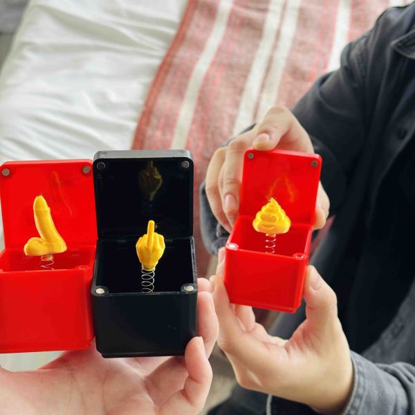 中指禮盒 你才奇怪,中指禮盒,假求婚,聖誕禮物,整人禮物,交換禮物,地獄禮物,小廢物