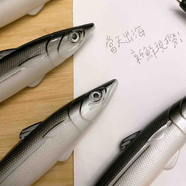 魚型筆 你才奇怪,魚型筆,原子筆,沙丁魚,仿真魚,文具,交換禮物,魚筆,創意文具,學生禮物,小廢物