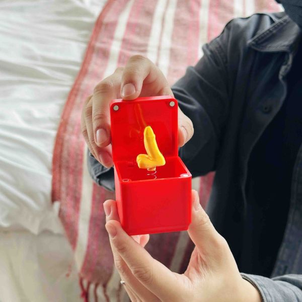 中指禮盒 你才奇怪,中指禮盒,假求婚,聖誕禮物,整人禮物,交換禮物,地獄禮物,小廢物