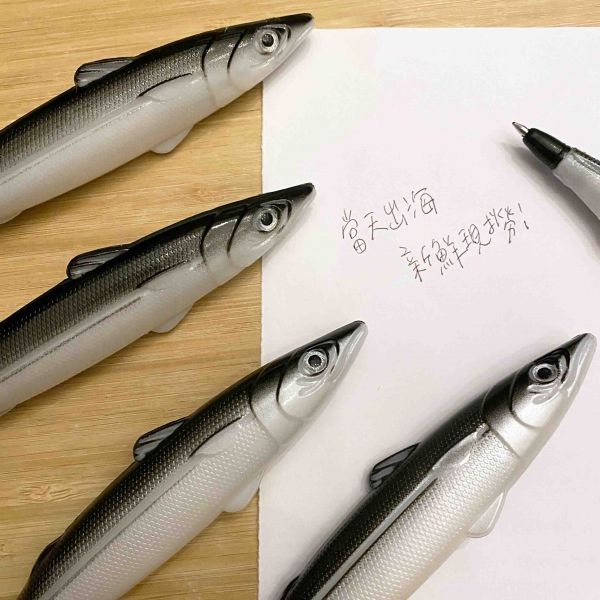 魚型筆 你才奇怪,魚型筆,原子筆,沙丁魚,仿真魚,文具,交換禮物,魚筆,創意文具,學生禮物,小廢物