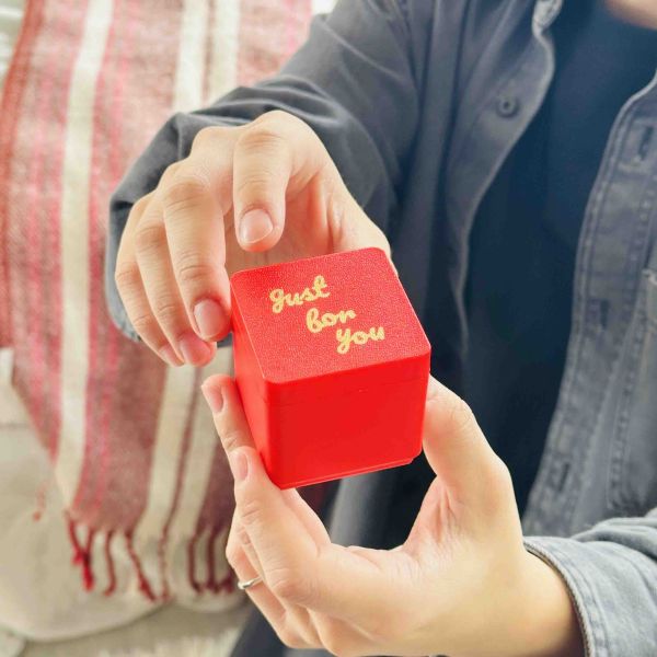 中指禮盒 你才奇怪,中指禮盒,假求婚,聖誕禮物,整人禮物,交換禮物,地獄禮物,小廢物