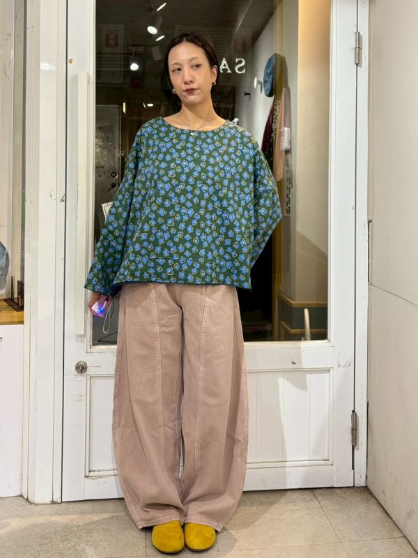 雙面穿滿版花寬版布標牛仔上衣 