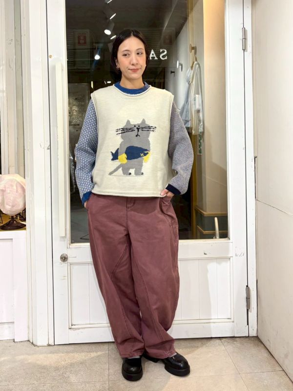 伸縮腰抽繩內側圓弧拼接車縫彎刀褲 