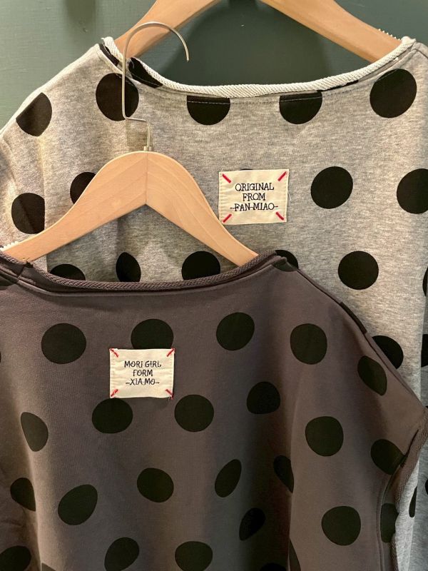 大圓點小口袋後布標背心 