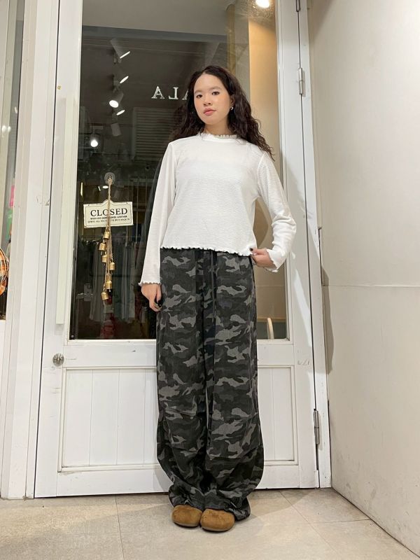 撞色木耳滾邊高領抓皺立體針織紋長袖上衣 