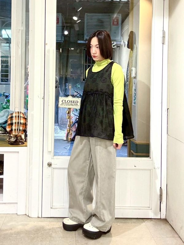 微金屬光澤滿版花抓皺拼接背心 