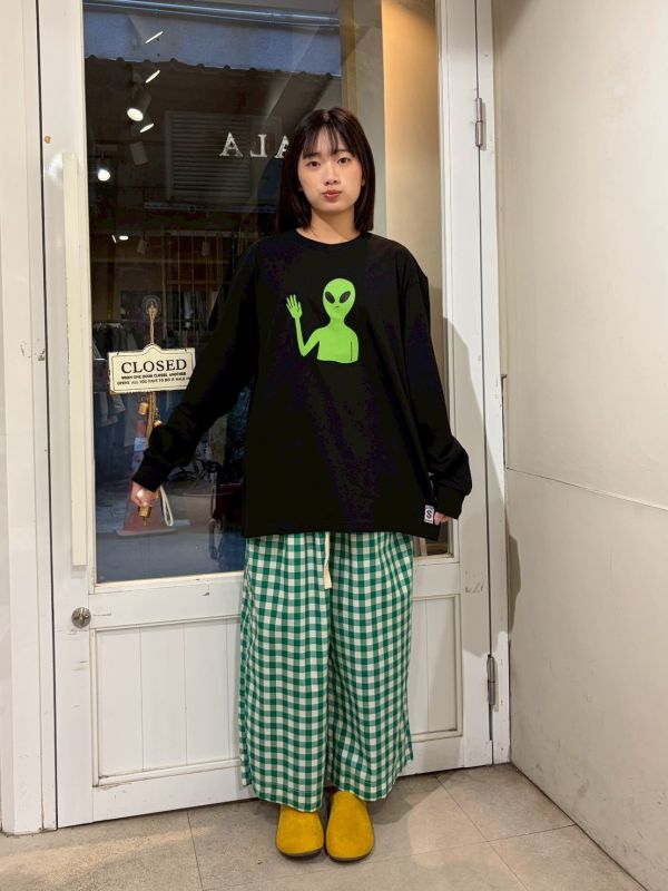 外星人打招呼落肩上衣 