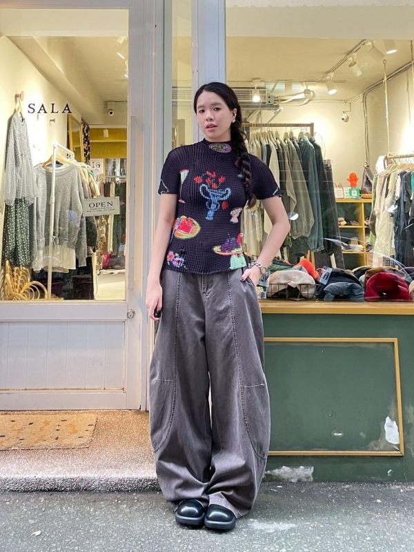 後口袋圓弧車線後鬆緊水洗彎刀褲 