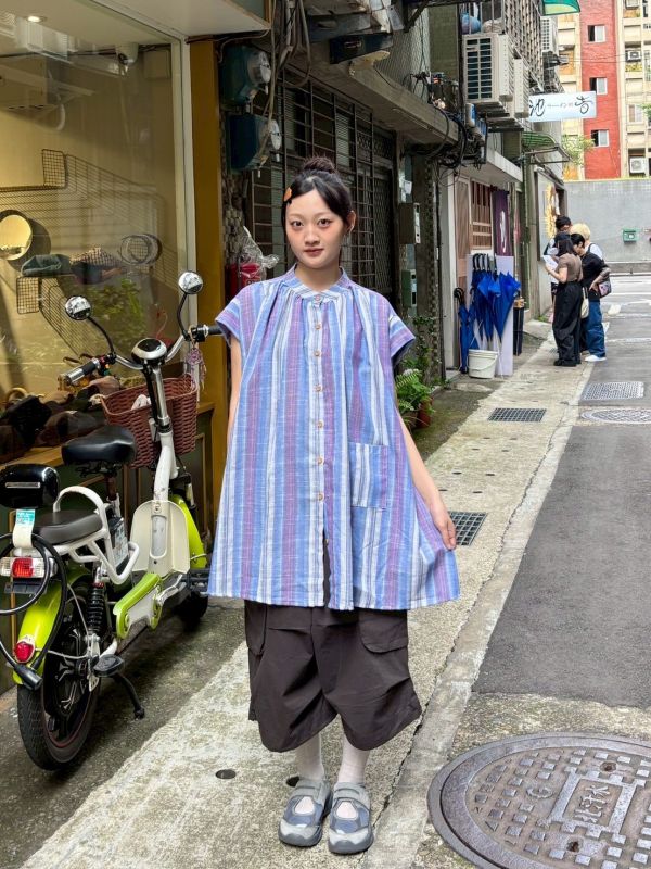 紫藍直條亨利領棉麻襯衫 