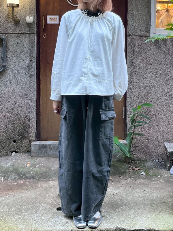 白色明線圓領長袖襯衫 