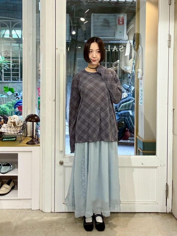 灰色格紋垂墜感微透寬版長袖上衣 