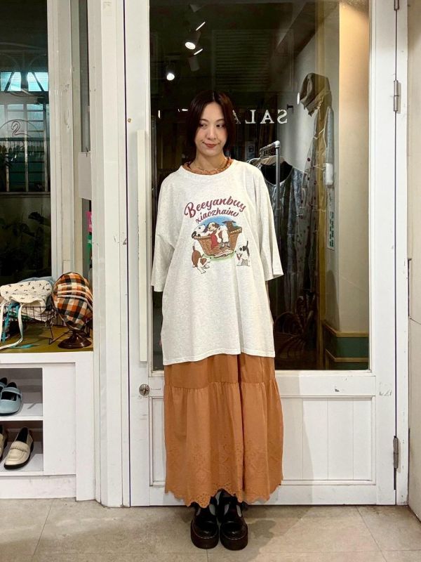 復古海報風格ㄧ籃小狗狗tee 