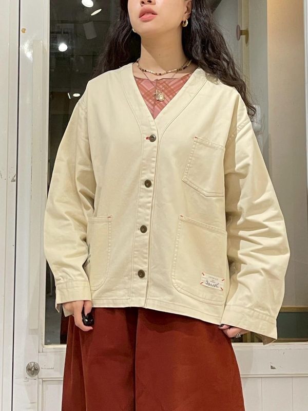 黃車線多口袋刺繡小布標v領微落肩外套 