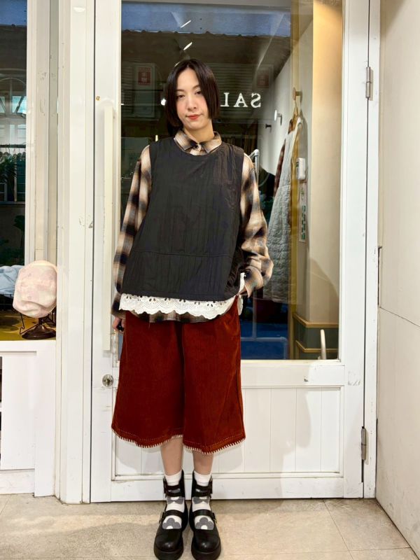 伸縮腰褲腳車縫線燈芯絨短褲 