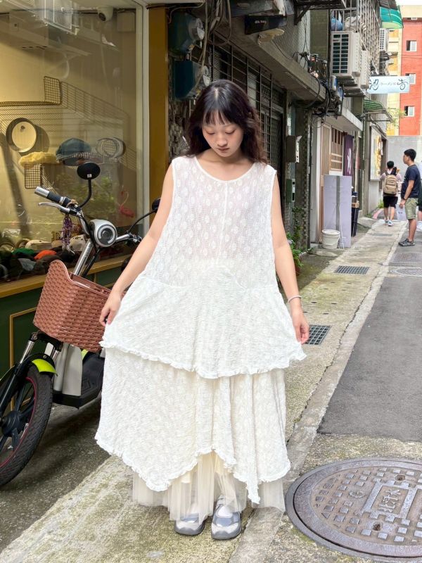 蕾絲花層次花邊背心洋裝 