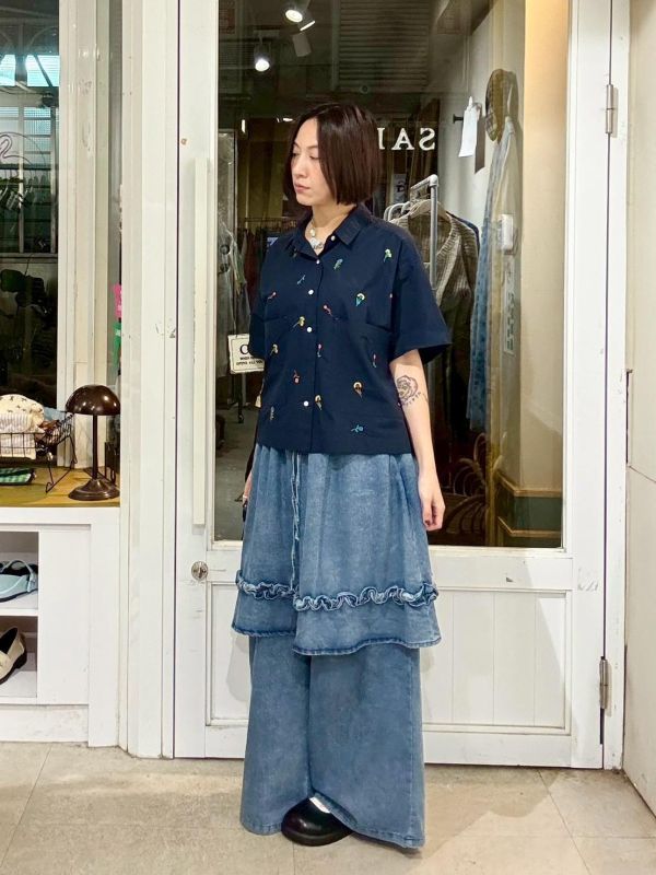 小花刺繡短版襯衫 