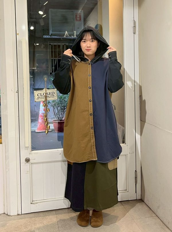 工裝撞色拼接兩側口袋側開衩前短後長連帽大衣 