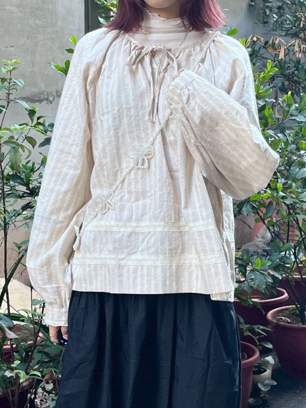 圓領綁帶直條紋長袖上衣 